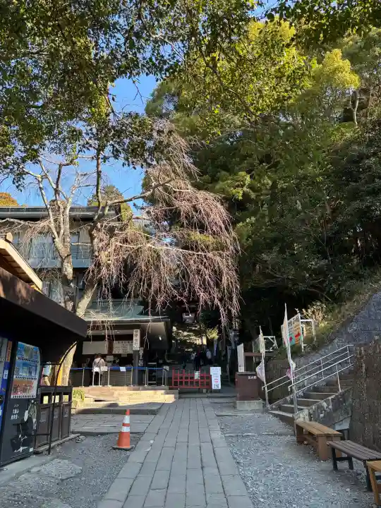 久能山東照宮の{uncategorized: "未分類", other: "その他", undefined: "問題あり", building: "その他建物", grave: "お墓", sacred_gate: "鳥居", guardian: "狛犬", statue: "像", buddha: "仏像", history: "歴史", nature: "自然", garden: "庭園", animal: "動物", pagoda: "塔", temizu: "手水舎", mountain_gate: "山門・神門", sanctuary: "本殿・本堂", subordinate: "末社・摂社", art: "芸術", scenery: "景色", jizo: "地蔵", ema: "絵馬", goshuin: "御朱印", omikuji: "おみくじ", items: "授与品その他", amulet: "お守り", goshuincho: "御朱印帳", eats: "食事", festival: "お祭り", votive_dance: "神楽", shichigosan: "七五三参", wedding: "結婚式", experience: "体験その他", initially: "初詣", around: "周辺", anti_infection: "感染症対策"}