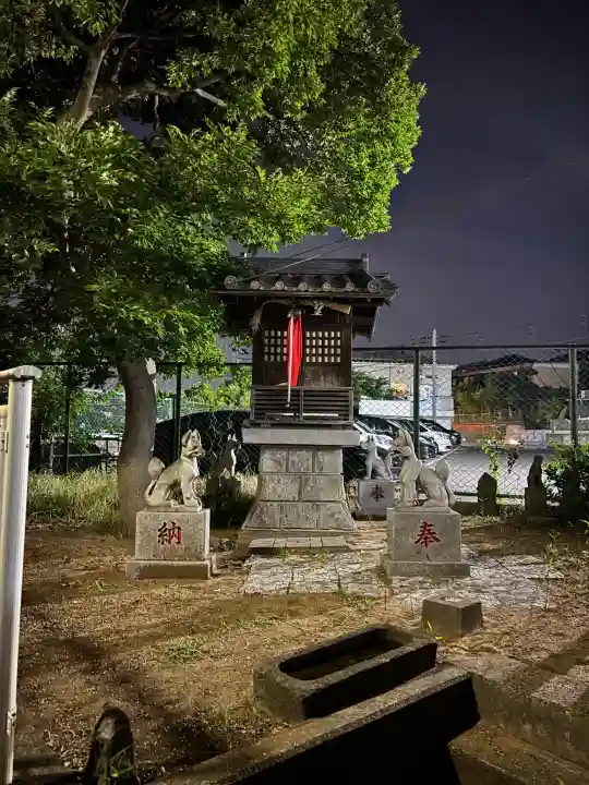 稲荷神社の{uncategorized: "未分類", other: "その他", undefined: "問題あり", building: "その他建物", grave: "お墓", sacred_gate: "鳥居", guardian: "狛犬", statue: "像", buddha: "仏像", history: "歴史", nature: "自然", garden: "庭園", animal: "動物", pagoda: "塔", temizu: "手水舎", mountain_gate: "山門・神門", sanctuary: "本殿・本堂", subordinate: "末社・摂社", art: "芸術", scenery: "景色", jizo: "地蔵", ema: "絵馬", goshuin: "御朱印", omikuji: "おみくじ", items: "授与品その他", amulet: "お守り", goshuincho: "御朱印帳", eats: "食事", festival: "お祭り", votive_dance: "神楽", shichigosan: "七五三参", wedding: "結婚式", experience: "体験その他", initially: "初詣", around: "周辺", anti_infection: "感染症対策"}