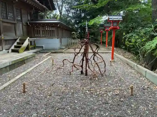 常陸國總社宮の{uncategorized: "未分類", other: "その他", undefined: "問題あり", building: "その他建物", grave: "お墓", sacred_gate: "鳥居", guardian: "狛犬", statue: "像", buddha: "仏像", history: "歴史", nature: "自然", garden: "庭園", animal: "動物", pagoda: "塔", temizu: "手水舎", mountain_gate: "山門・神門", sanctuary: "本殿・本堂", subordinate: "末社・摂社", art: "芸術", scenery: "景色", jizo: "地蔵", ema: "絵馬", goshuin: "御朱印", omikuji: "おみくじ", items: "授与品その他", amulet: "お守り", goshuincho: "御朱印帳", eats: "食事", festival: "お祭り", votive_dance: "神楽", shichigosan: "七五三参", wedding: "結婚式", experience: "体験その他", initially: "初詣", around: "周辺", anti_infection: "感染症対策"}