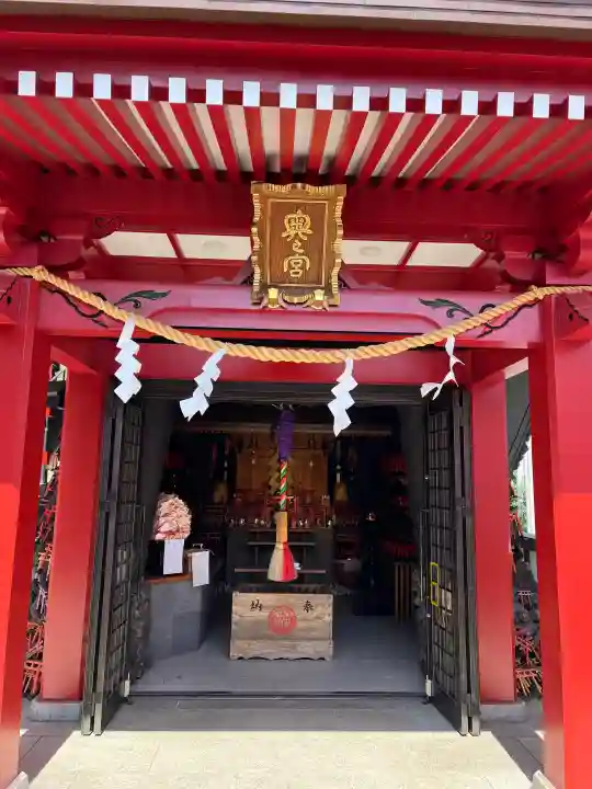 東京羽田 穴守稲荷神社の{uncategorized: "未分類", other: "その他", undefined: "問題あり", building: "その他建物", grave: "お墓", sacred_gate: "鳥居", guardian: "狛犬", statue: "像", buddha: "仏像", history: "歴史", nature: "自然", garden: "庭園", animal: "動物", pagoda: "塔", temizu: "手水舎", mountain_gate: "山門・神門", sanctuary: "本殿・本堂", subordinate: "末社・摂社", art: "芸術", scenery: "景色", jizo: "地蔵", ema: "絵馬", goshuin: "御朱印", omikuji: "おみくじ", items: "授与品その他", amulet: "お守り", goshuincho: "御朱印帳", eats: "食事", festival: "お祭り", votive_dance: "神楽", shichigosan: "七五三参", wedding: "結婚式", experience: "体験その他", initially: "初詣", around: "周辺", anti_infection: "感染症対策"}