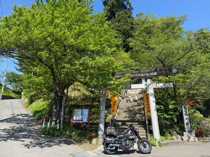 花巻神社の{uncategorized: "未分類", other: "その他", undefined: "問題あり", building: "その他建物", grave: "お墓", sacred_gate: "鳥居", guardian: "狛犬", statue: "像", buddha: "仏像", history: "歴史", nature: "自然", garden: "庭園", animal: "動物", pagoda: "塔", temizu: "手水舎", mountain_gate: "山門・神門", sanctuary: "本殿・本堂", subordinate: "末社・摂社", art: "芸術", scenery: "景色", jizo: "地蔵", ema: "絵馬", goshuin: "御朱印", omikuji: "おみくじ", items: "授与品その他", amulet: "お守り", goshuincho: "御朱印帳", eats: "食事", festival: "お祭り", votive_dance: "神楽", shichigosan: "七五三参", wedding: "結婚式", experience: "体験その他", initially: "初詣", around: "周辺", anti_infection: "感染症対策"}