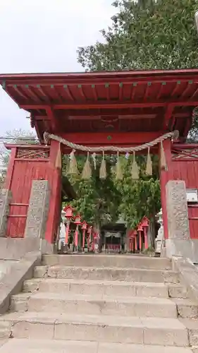 平出雷電神社の山門