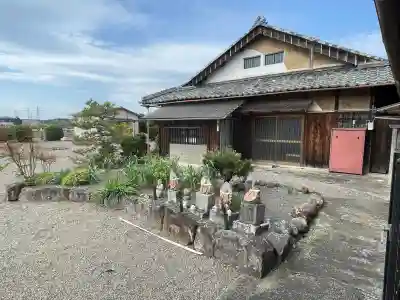 潮音寺の{uncategorized: "未分類", other: "その他", undefined: "問題あり", building: "その他建物", grave: "お墓", sacred_gate: "鳥居", guardian: "狛犬", statue: "像", buddha: "仏像", history: "歴史", nature: "自然", garden: "庭園", animal: "動物", pagoda: "塔", temizu: "手水舎", mountain_gate: "山門・神門", sanctuary: "本殿・本堂", subordinate: "末社・摂社", art: "芸術", scenery: "景色", jizo: "地蔵", ema: "絵馬", goshuin: "御朱印", omikuji: "おみくじ", items: "授与品その他", amulet: "お守り", goshuincho: "御朱印帳", eats: "食事", festival: "お祭り", votive_dance: "神楽", shichigosan: "七五三参", wedding: "結婚式", experience: "体験その他", initially: "初詣", around: "周辺", anti_infection: "感染症対策"}