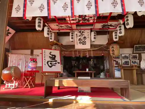 鴨島八幡神社の{uncategorized: "未分類", other: "その他", undefined: "問題あり", building: "その他建物", grave: "お墓", sacred_gate: "鳥居", guardian: "狛犬", statue: "像", buddha: "仏像", history: "歴史", nature: "自然", garden: "庭園", animal: "動物", pagoda: "塔", temizu: "手水舎", mountain_gate: "山門・神門", sanctuary: "本殿・本堂", subordinate: "末社・摂社", art: "芸術", scenery: "景色", jizo: "地蔵", ema: "絵馬", goshuin: "御朱印", omikuji: "おみくじ", items: "授与品その他", amulet: "お守り", goshuincho: "御朱印帳", eats: "食事", festival: "お祭り", votive_dance: "神楽", shichigosan: "七五三参", wedding: "結婚式", experience: "体験その他", initially: "初詣", around: "周辺", anti_infection: "感染症対策"}