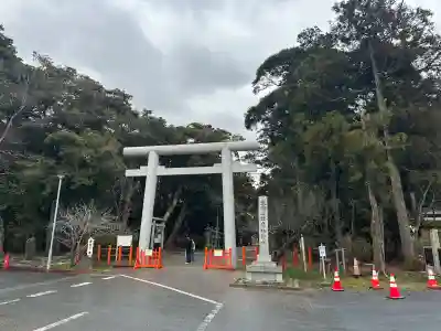 息栖神社の{uncategorized: "未分類", other: "その他", undefined: "問題あり", building: "その他建物", grave: "お墓", sacred_gate: "鳥居", guardian: "狛犬", statue: "像", buddha: "仏像", history: "歴史", nature: "自然", garden: "庭園", animal: "動物", pagoda: "塔", temizu: "手水舎", mountain_gate: "山門・神門", sanctuary: "本殿・本堂", subordinate: "末社・摂社", art: "芸術", scenery: "景色", jizo: "地蔵", ema: "絵馬", goshuin: "御朱印", omikuji: "おみくじ", items: "授与品その他", amulet: "お守り", goshuincho: "御朱印帳", eats: "食事", festival: "お祭り", votive_dance: "神楽", shichigosan: "七五三参", wedding: "結婚式", experience: "体験その他", initially: "初詣", around: "周辺", anti_infection: "感染症対策"}
