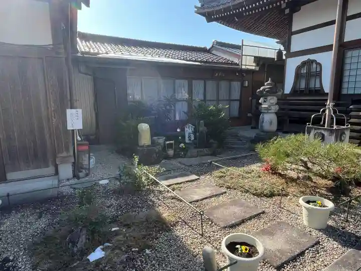 延寿寺の{uncategorized: "未分類", other: "その他", undefined: "問題あり", building: "その他建物", grave: "お墓", sacred_gate: "鳥居", guardian: "狛犬", statue: "像", buddha: "仏像", history: "歴史", nature: "自然", garden: "庭園", animal: "動物", pagoda: "塔", temizu: "手水舎", mountain_gate: "山門・神門", sanctuary: "本殿・本堂", subordinate: "末社・摂社", art: "芸術", scenery: "景色", jizo: "地蔵", ema: "絵馬", goshuin: "御朱印", omikuji: "おみくじ", items: "授与品その他", amulet: "お守り", goshuincho: "御朱印帳", eats: "食事", festival: "お祭り", votive_dance: "神楽", shichigosan: "七五三参", wedding: "結婚式", experience: "体験その他", initially: "初詣", around: "周辺", anti_infection: "感染症対策"}