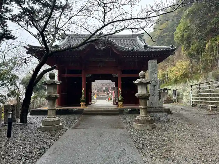 那古寺の山門・神門