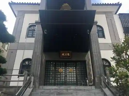 信行寺の本殿・本堂