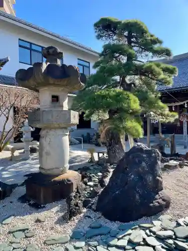 瑞光寺の{uncategorized: "未分類", other: "その他", undefined: "問題あり", building: "その他建物", grave: "お墓", sacred_gate: "鳥居", guardian: "狛犬", statue: "像", buddha: "仏像", history: "歴史", nature: "自然", garden: "庭園", animal: "動物", pagoda: "塔", temizu: "手水舎", mountain_gate: "山門・神門", sanctuary: "本殿・本堂", subordinate: "末社・摂社", art: "芸術", scenery: "景色", jizo: "地蔵", ema: "絵馬", goshuin: "御朱印", omikuji: "おみくじ", items: "授与品その他", amulet: "お守り", goshuincho: "御朱印帳", eats: "食事", festival: "お祭り", votive_dance: "神楽", shichigosan: "七五三参", wedding: "結婚式", experience: "体験その他", initially: "初詣", around: "周辺", anti_infection: "感染症対策"}