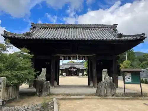 亀山八幡宮の山門