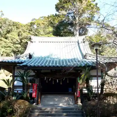 真野寺の本殿・本堂