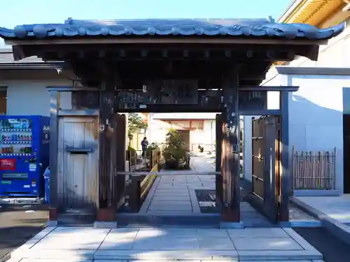 梅蔭寺の山門