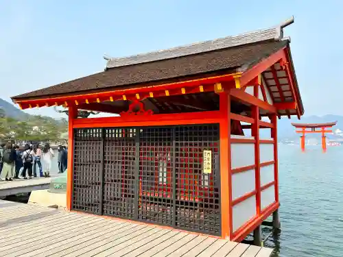 厳島神社の末社