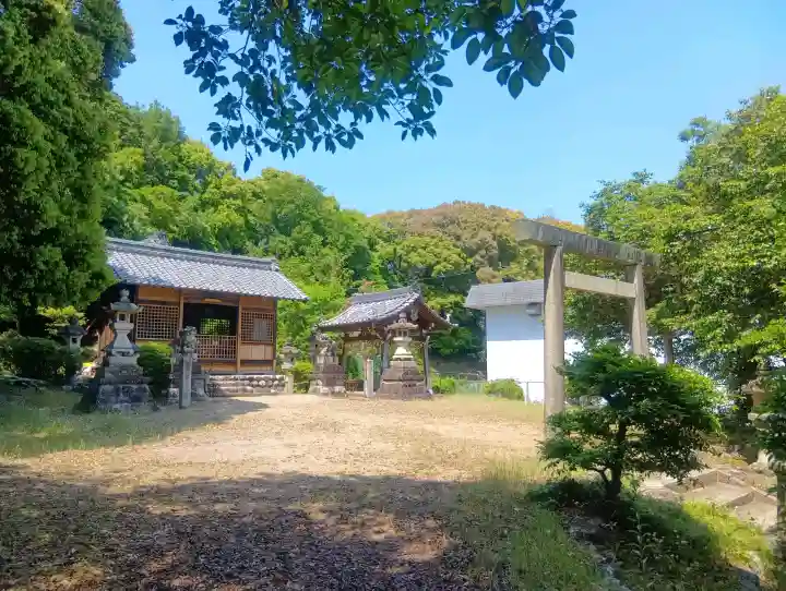 加佐美神社の{uncategorized: "未分類", other: "その他", undefined: "問題あり", building: "その他建物", grave: "お墓", sacred_gate: "鳥居", guardian: "狛犬", statue: "像", buddha: "仏像", history: "歴史", nature: "自然", garden: "庭園", animal: "動物", pagoda: "塔", temizu: "手水舎", mountain_gate: "山門・神門", sanctuary: "本殿・本堂", subordinate: "末社・摂社", art: "芸術", scenery: "景色", jizo: "地蔵", ema: "絵馬", goshuin: "御朱印", omikuji: "おみくじ", items: "授与品その他", amulet: "お守り", goshuincho: "御朱印帳", eats: "食事", festival: "お祭り", votive_dance: "神楽", shichigosan: "七五三参", wedding: "結婚式", experience: "体験その他", initially: "初詣", around: "周辺", anti_infection: "感染症対策"}