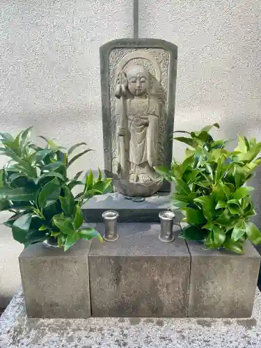 盛泰寺の{uncategorized: "未分類", other: "その他", undefined: "問題あり", building: "その他建物", grave: "お墓", sacred_gate: "鳥居", guardian: "狛犬", statue: "像", buddha: "仏像", history: "歴史", nature: "自然", garden: "庭園", animal: "動物", pagoda: "塔", temizu: "手水舎", mountain_gate: "山門・神門", sanctuary: "本殿・本堂", subordinate: "末社・摂社", art: "芸術", scenery: "景色", jizo: "地蔵", ema: "絵馬", goshuin: "御朱印", omikuji: "おみくじ", items: "授与品その他", amulet: "お守り", goshuincho: "御朱印帳", eats: "食事", festival: "お祭り", votive_dance: "神楽", shichigosan: "七五三参", wedding: "結婚式", experience: "体験その他", initially: "初詣", around: "周辺", anti_infection: "感染症対策"}