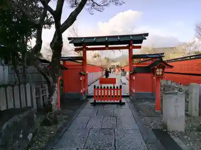 車折神社の{uncategorized: "未分類", other: "その他", undefined: "問題あり", building: "その他建物", grave: "お墓", sacred_gate: "鳥居", guardian: "狛犬", statue: "像", buddha: "仏像", history: "歴史", nature: "自然", garden: "庭園", animal: "動物", pagoda: "塔", temizu: "手水舎", mountain_gate: "山門・神門", sanctuary: "本殿・本堂", subordinate: "末社・摂社", art: "芸術", scenery: "景色", jizo: "地蔵", ema: "絵馬", goshuin: "御朱印", omikuji: "おみくじ", items: "授与品その他", amulet: "お守り", goshuincho: "御朱印帳", eats: "食事", festival: "お祭り", votive_dance: "神楽", shichigosan: "七五三参", wedding: "結婚式", experience: "体験その他", initially: "初詣", around: "周辺", anti_infection: "感染症対策"}