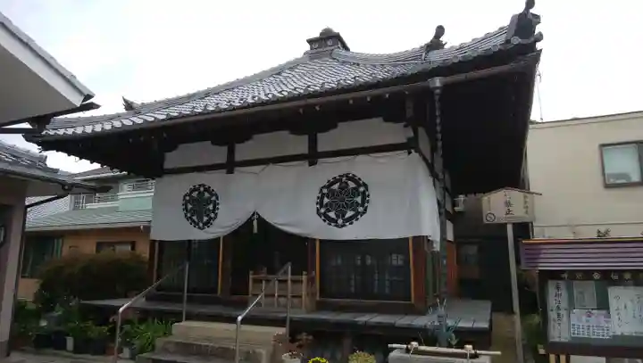 極楽寺の本殿・本堂