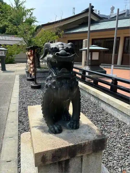 三重縣護國神社の狛犬