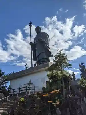 龍眼寺の像