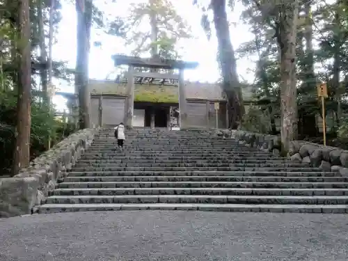 伊勢神宮内宮（皇大神宮）の{uncategorized: "未分類", other: "その他", undefined: "問題あり", building: "その他建物", grave: "お墓", sacred_gate: "鳥居", guardian: "狛犬", statue: "像", buddha: "仏像", history: "歴史", nature: "自然", garden: "庭園", animal: "動物", pagoda: "塔", temizu: "手水舎", mountain_gate: "山門・神門", sanctuary: "本殿・本堂", subordinate: "末社・摂社", art: "芸術", scenery: "景色", jizo: "地蔵", ema: "絵馬", goshuin: "御朱印", omikuji: "おみくじ", items: "授与品その他", amulet: "お守り", goshuincho: "御朱印帳", eats: "食事", festival: "お祭り", votive_dance: "神楽", shichigosan: "七五三参", wedding: "結婚式", experience: "体験その他", initially: "初詣", around: "周辺", anti_infection: "感染症対策"}