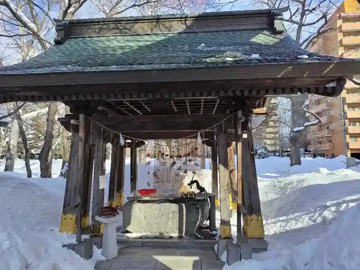 彌彦神社 (伊夜日子神社)の手水舎
