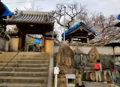 聖天山正圓寺の山門・神門
