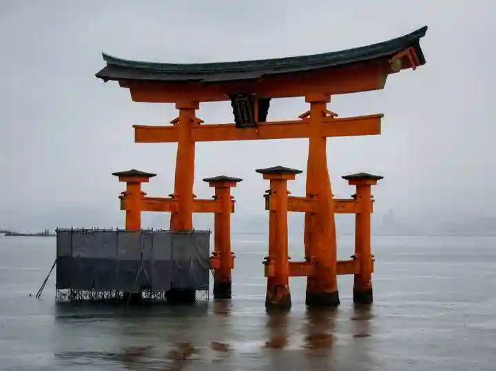 厳島神社の鳥居
