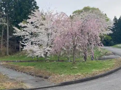 岡谷稲荷神社の庭園