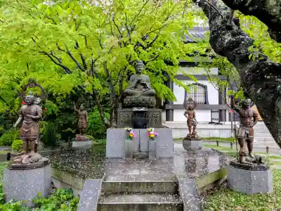 長谷寺の{uncategorized: "未分類", other: "その他", undefined: "問題あり", building: "その他建物", grave: "お墓", sacred_gate: "鳥居", guardian: "狛犬", statue: "像", buddha: "仏像", history: "歴史", nature: "自然", garden: "庭園", animal: "動物", pagoda: "塔", temizu: "手水舎", mountain_gate: "山門・神門", sanctuary: "本殿・本堂", subordinate: "末社・摂社", art: "芸術", scenery: "景色", jizo: "地蔵", ema: "絵馬", goshuin: "御朱印", omikuji: "おみくじ", items: "授与品その他", amulet: "お守り", goshuincho: "御朱印帳", eats: "食事", festival: "お祭り", votive_dance: "神楽", shichigosan: "七五三参", wedding: "結婚式", experience: "体験その他", initially: "初詣", around: "周辺", anti_infection: "感染症対策"}