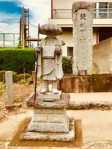 泊崎弘法大師堂の像