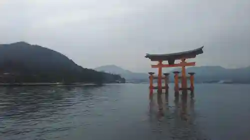 厳島神社の鳥居