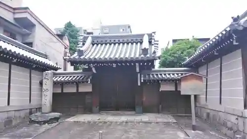 極楽院光勝寺の山門