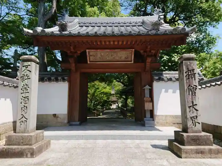 昌光律寺の山門・神門
