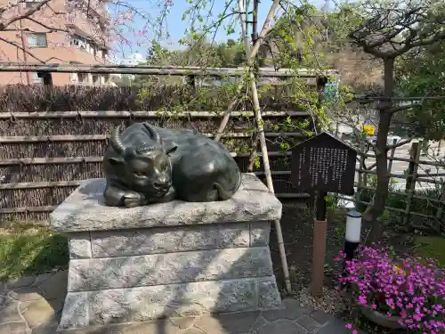 泥牛庵の{uncategorized: "未分類", other: "その他", undefined: "問題あり", building: "その他建物", grave: "お墓", sacred_gate: "鳥居", guardian: "狛犬", statue: "像", buddha: "仏像", history: "歴史", nature: "自然", garden: "庭園", animal: "動物", pagoda: "塔", temizu: "手水舎", mountain_gate: "山門・神門", sanctuary: "本殿・本堂", subordinate: "末社・摂社", art: "芸術", scenery: "景色", jizo: "地蔵", ema: "絵馬", goshuin: "御朱印", omikuji: "おみくじ", items: "授与品その他", amulet: "お守り", goshuincho: "御朱印帳", eats: "食事", festival: "お祭り", votive_dance: "神楽", shichigosan: "七五三参", wedding: "結婚式", experience: "体験その他", initially: "初詣", around: "周辺", anti_infection: "感染症対策"}