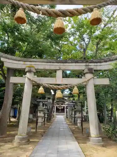 向本折白山神社の鳥居