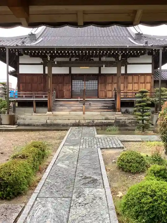 覚成寺の本殿・本堂