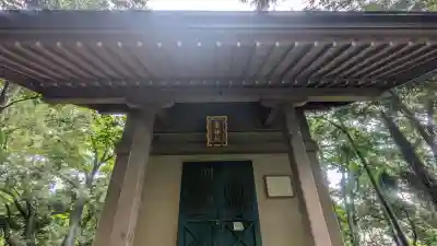 雷神社の{uncategorized: "未分類", other: "その他", undefined: "問題あり", building: "その他建物", grave: "お墓", sacred_gate: "鳥居", guardian: "狛犬", statue: "像", buddha: "仏像", history: "歴史", nature: "自然", garden: "庭園", animal: "動物", pagoda: "塔", temizu: "手水舎", mountain_gate: "山門・神門", sanctuary: "本殿・本堂", subordinate: "末社・摂社", art: "芸術", scenery: "景色", jizo: "地蔵", ema: "絵馬", goshuin: "御朱印", omikuji: "おみくじ", items: "授与品その他", amulet: "お守り", goshuincho: "御朱印帳", eats: "食事", festival: "お祭り", votive_dance: "神楽", shichigosan: "七五三参", wedding: "結婚式", experience: "体験その他", initially: "初詣", around: "周辺", anti_infection: "感染症対策"}