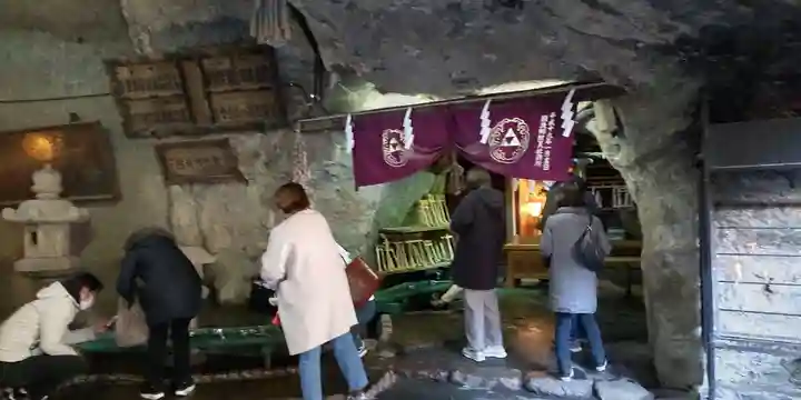 銭洗弁財天宇賀福神社(神奈川県)