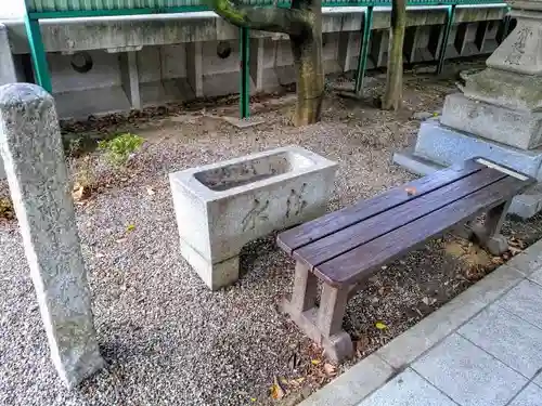 神明社の手水舎