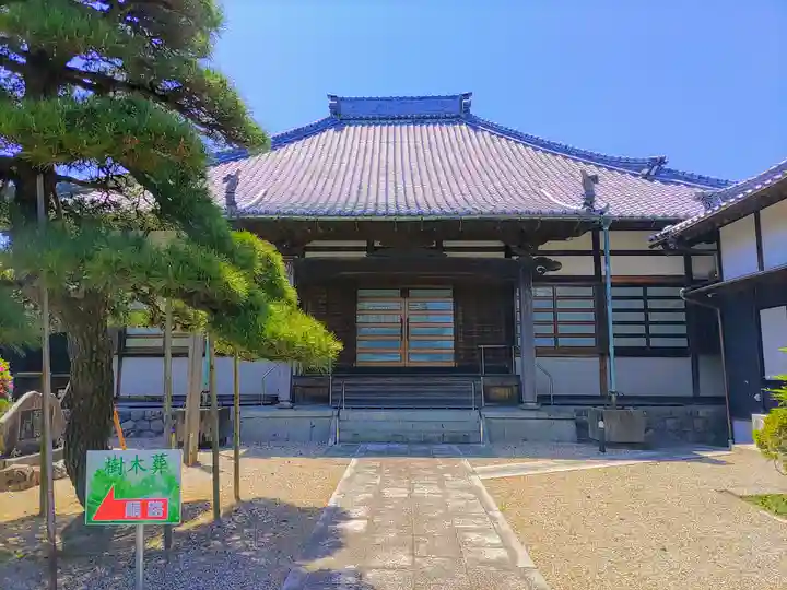 弥勒寺の本殿・本堂