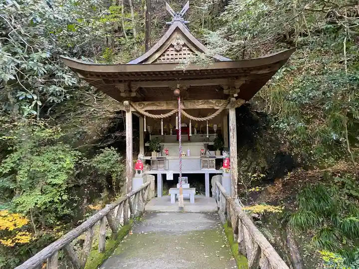 満願滝弁財天(大阪府)