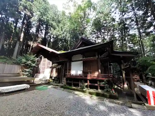 日光大室高龗神社の本殿