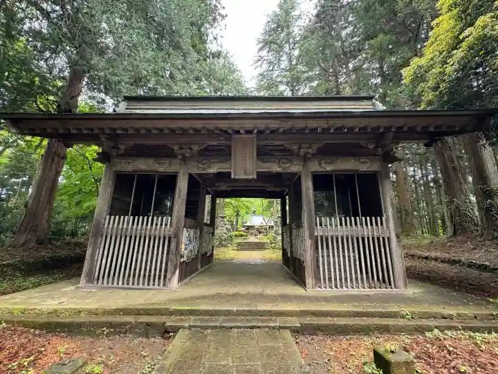 都々古別神社(馬場)の{uncategorized: "未分類", other: "その他", undefined: "問題あり", building: "その他建物", grave: "お墓", sacred_gate: "鳥居", guardian: "狛犬", statue: "像", buddha: "仏像", history: "歴史", nature: "自然", garden: "庭園", animal: "動物", pagoda: "塔", temizu: "手水舎", mountain_gate: "山門・神門", sanctuary: "本殿・本堂", subordinate: "末社・摂社", art: "芸術", scenery: "景色", jizo: "地蔵", ema: "絵馬", goshuin: "御朱印", omikuji: "おみくじ", items: "授与品その他", amulet: "お守り", goshuincho: "御朱印帳", eats: "食事", festival: "お祭り", votive_dance: "神楽", shichigosan: "七五三参", wedding: "結婚式", experience: "体験その他", initially: "初詣", around: "周辺", anti_infection: "感染症対策"}