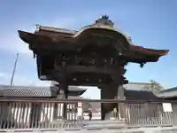 本山専修寺の山門・神門