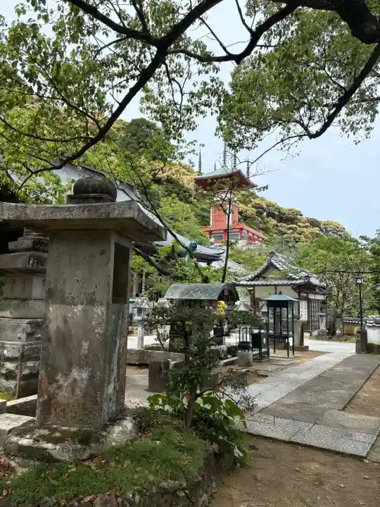 薬王寺の{uncategorized: "未分類", other: "その他", undefined: "問題あり", building: "その他建物", grave: "お墓", sacred_gate: "鳥居", guardian: "狛犬", statue: "像", buddha: "仏像", history: "歴史", nature: "自然", garden: "庭園", animal: "動物", pagoda: "塔", temizu: "手水舎", mountain_gate: "山門・神門", sanctuary: "本殿・本堂", subordinate: "末社・摂社", art: "芸術", scenery: "景色", jizo: "地蔵", ema: "絵馬", goshuin: "御朱印", omikuji: "おみくじ", items: "授与品その他", amulet: "お守り", goshuincho: "御朱印帳", eats: "食事", festival: "お祭り", votive_dance: "神楽", shichigosan: "七五三参", wedding: "結婚式", experience: "体験その他", initially: "初詣", around: "周辺", anti_infection: "感染症対策"}