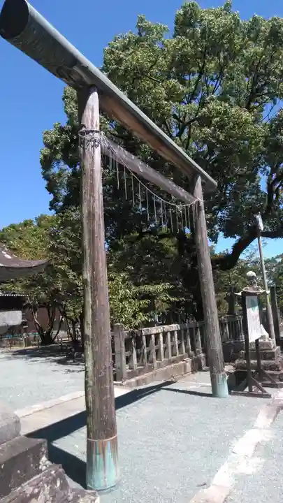 三柱神社の鳥居