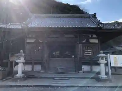 園城寺（三井寺）の{uncategorized: "未分類", other: "その他", undefined: "問題あり", building: "その他建物", grave: "お墓", sacred_gate: "鳥居", guardian: "狛犬", statue: "像", buddha: "仏像", history: "歴史", nature: "自然", garden: "庭園", animal: "動物", pagoda: "塔", temizu: "手水舎", mountain_gate: "山門・神門", sanctuary: "本殿・本堂", subordinate: "末社・摂社", art: "芸術", scenery: "景色", jizo: "地蔵", ema: "絵馬", goshuin: "御朱印", omikuji: "おみくじ", items: "授与品その他", amulet: "お守り", goshuincho: "御朱印帳", eats: "食事", festival: "お祭り", votive_dance: "神楽", shichigosan: "七五三参", wedding: "結婚式", experience: "体験その他", initially: "初詣", around: "周辺", anti_infection: "感染症対策"}