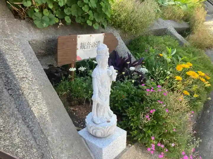 慈眼院の{uncategorized: "未分類", other: "その他", undefined: "問題あり", building: "その他建物", grave: "お墓", sacred_gate: "鳥居", guardian: "狛犬", statue: "像", buddha: "仏像", history: "歴史", nature: "自然", garden: "庭園", animal: "動物", pagoda: "塔", temizu: "手水舎", mountain_gate: "山門・神門", sanctuary: "本殿・本堂", subordinate: "末社・摂社", art: "芸術", scenery: "景色", jizo: "地蔵", ema: "絵馬", goshuin: "御朱印", omikuji: "おみくじ", items: "授与品その他", amulet: "お守り", goshuincho: "御朱印帳", eats: "食事", festival: "お祭り", votive_dance: "神楽", shichigosan: "七五三参", wedding: "結婚式", experience: "体験その他", initially: "初詣", around: "周辺", anti_infection: "感染症対策"}