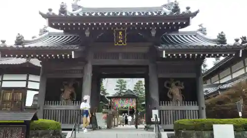 秋葉總本殿可睡斎の山門・神門