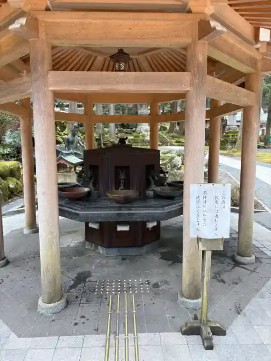 永平寺の{uncategorized: "未分類", other: "その他", undefined: "問題あり", building: "その他建物", grave: "お墓", sacred_gate: "鳥居", guardian: "狛犬", statue: "像", buddha: "仏像", history: "歴史", nature: "自然", garden: "庭園", animal: "動物", pagoda: "塔", temizu: "手水舎", mountain_gate: "山門・神門", sanctuary: "本殿・本堂", subordinate: "末社・摂社", art: "芸術", scenery: "景色", jizo: "地蔵", ema: "絵馬", goshuin: "御朱印", omikuji: "おみくじ", items: "授与品その他", amulet: "お守り", goshuincho: "御朱印帳", eats: "食事", festival: "お祭り", votive_dance: "神楽", shichigosan: "七五三参", wedding: "結婚式", experience: "体験その他", initially: "初詣", around: "周辺", anti_infection: "感染症対策"}